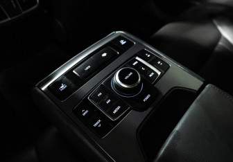 Подержанный автомобиль Genesis G80 2019 года (16 фото)