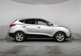 Подержанный автомобиль Hyundai ix35 2012 года (4 фото)