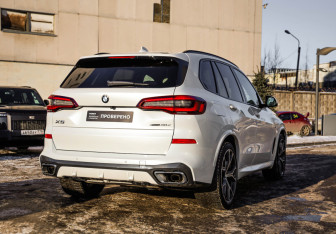 Подержанный автомобиль BMW X5 2020 года (7 фото)