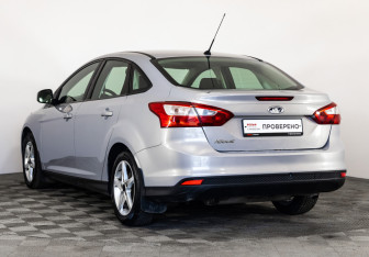 Подержанный автомобиль Ford Focus Sedan 2012 года (7 фото)