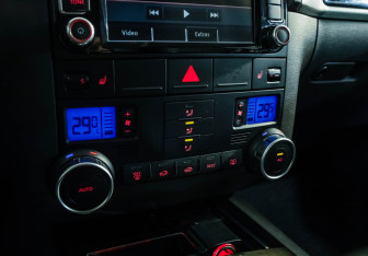 Подержанный автомобиль Volkswagen Touareg 2009 года (17 фото)