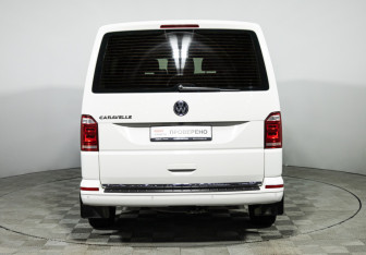 Подержанный автомобиль Volkswagen Caravelle 2019 года (6 фото)