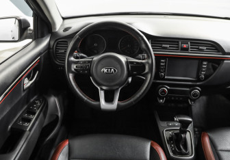 Подержанный автомобиль Kia Rio Sedan 2019 года (11 фото)