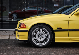 Подержанный автомобиль BMW M3 Coupe 1994 года (10 фото)