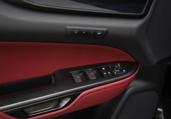 Подержанный автомобиль Lexus NX 2022 года (23 фото)