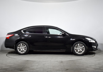 Подержанный автомобиль Nissan Teana 2015 года (4 фото)