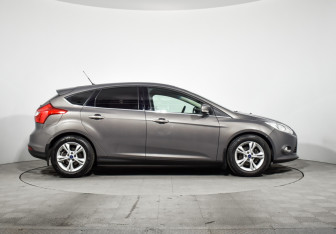 Подержанный автомобиль Ford Focus Hatchback 2013 года (5 фото)