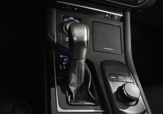 Подержанный автомобиль Lexus ES 2016 года (18 фото)