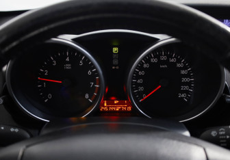 Подержанный автомобиль Mazda 3 Sedan 2011 года (11 фото)