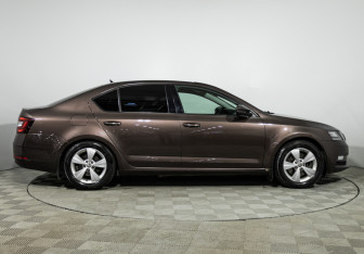 Подержанный автомобиль Skoda Octavia Liftback 2018 года (4 фото)