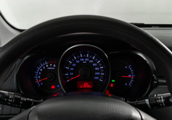 Подержанный автомобиль Kia Rio Sedan 2012 года (17 фото)