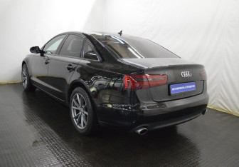 Подержанный автомобиль Audi A6 Sedan 2012 года (7 фото)
