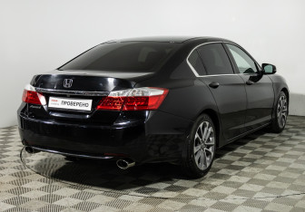 Подержанный автомобиль Honda Accord Sedan 2013 года (5 фото)