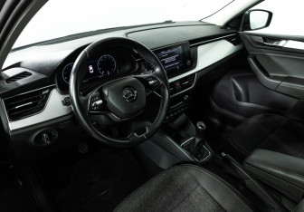 Подержанный автомобиль Skoda Rapid Liftback 2021 года (11 фото)