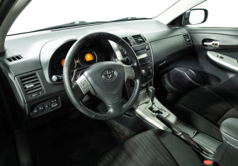 Подержанный автомобиль Toyota Corolla Sedan 2008 года (11 фото)