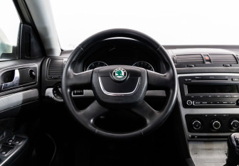 Подержанный автомобиль Skoda Octavia Liftback 2012 года (12 фото)