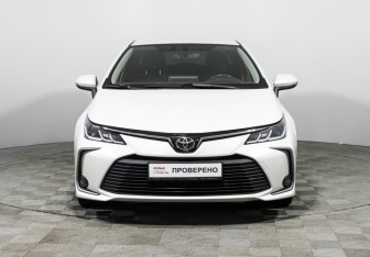 Подержанный автомобиль Toyota Corolla Sedan 2019 года (2 фото)
