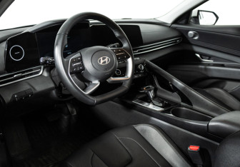 Подержанный автомобиль Hyundai Elantra Sedan 2024 года (11 фото)