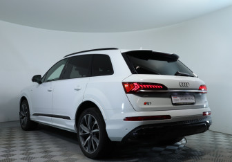 Подержанный автомобиль Audi Q7 2020 года (8 фото)