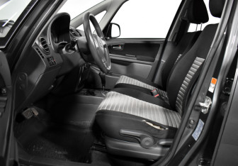 Подержанный автомобиль Suzuki SX4 Hatchback 2010 года (10 фото)