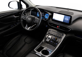 Подержанный автомобиль Hyundai Santa Fe 2022 года (17 фото)