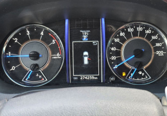 Подержанный автомобиль Toyota Fortuner 2017 года (13 фото)