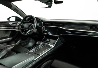 Подержанный автомобиль Audi A7 2018 года (9 фото)