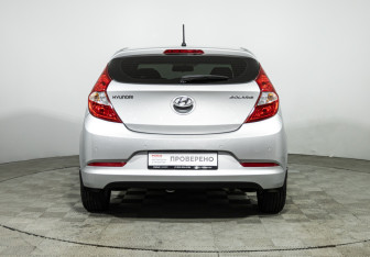 Подержанный автомобиль Hyundai Solaris Sedan 2015 года (6 фото)
