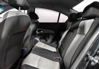 Подержанный автомобиль Chevrolet Cruze Sedan 2013 года (12 фото)