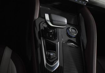 Подержанный автомобиль Geely Monjaro 2023 года (19 фото)