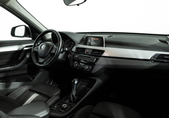 Подержанный автомобиль BMW X1 2016 года (9 фото)
