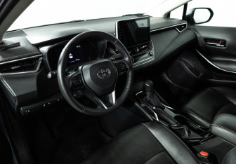 Подержанный автомобиль Toyota Corolla Sedan 2019 года (11 фото)