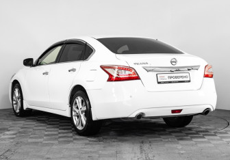 Подержанный автомобиль Nissan Teana 2015 года (7 фото)