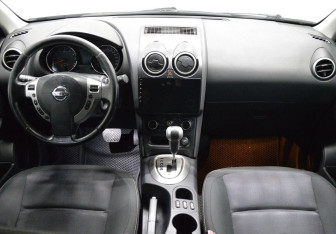 Подержанный автомобиль Nissan Qashqai 2012 года (14 фото)