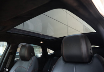 Подержанный автомобиль Jaguar E-Pace 2018 года (30 фото)