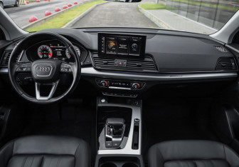 Подержанный автомобиль Audi Q5 2021 года (13 фото)