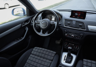 Подержанный автомобиль Audi Q3 2016 года (11 фото)