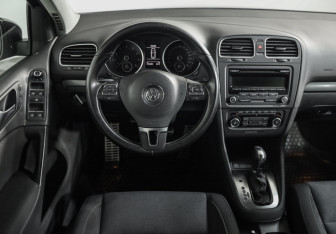 Подержанный автомобиль Volkswagen Golf Hatchback 2011 года (11 фото)