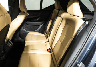 Подержанный автомобиль Volvo XC40 2021 года (10 фото)