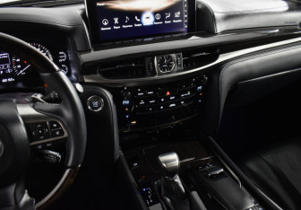 Подержанный автомобиль Lexus LX 2015 года (14 фото)