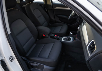 Подержанный автомобиль Audi Q3 2016 года (25 фото)