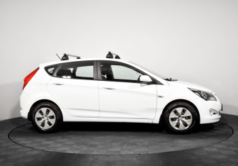 Подержанный автомобиль Hyundai Solaris Hatchback 2015 года (4 фото)