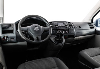 Подержанный автомобиль Volkswagen Caravelle 2014 года (11 фото)