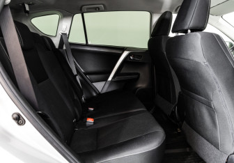 Подержанный автомобиль Toyota RAV4 2014 года (16 фото)