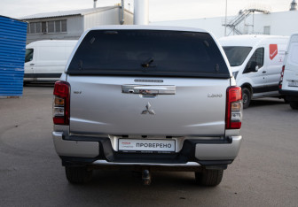 Подержанный автомобиль Mitsubishi L200 2021 года (6 фото)