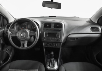 Подержанный автомобиль Volkswagen Polo Sedan 2015 года (10 фото)