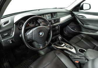 Подержанный автомобиль BMW X1 2014 года (11 фото)
