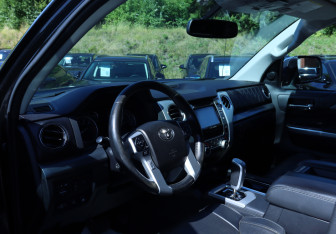 Подержанный автомобиль Toyota Tundra 2013 года (10 фото)