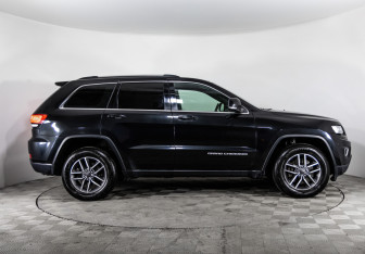 Подержанный автомобиль Jeep Grand Cherokee 2016 года (4 фото)