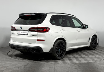 Подержанный автомобиль BMW X5 2021 года (5 фото)
